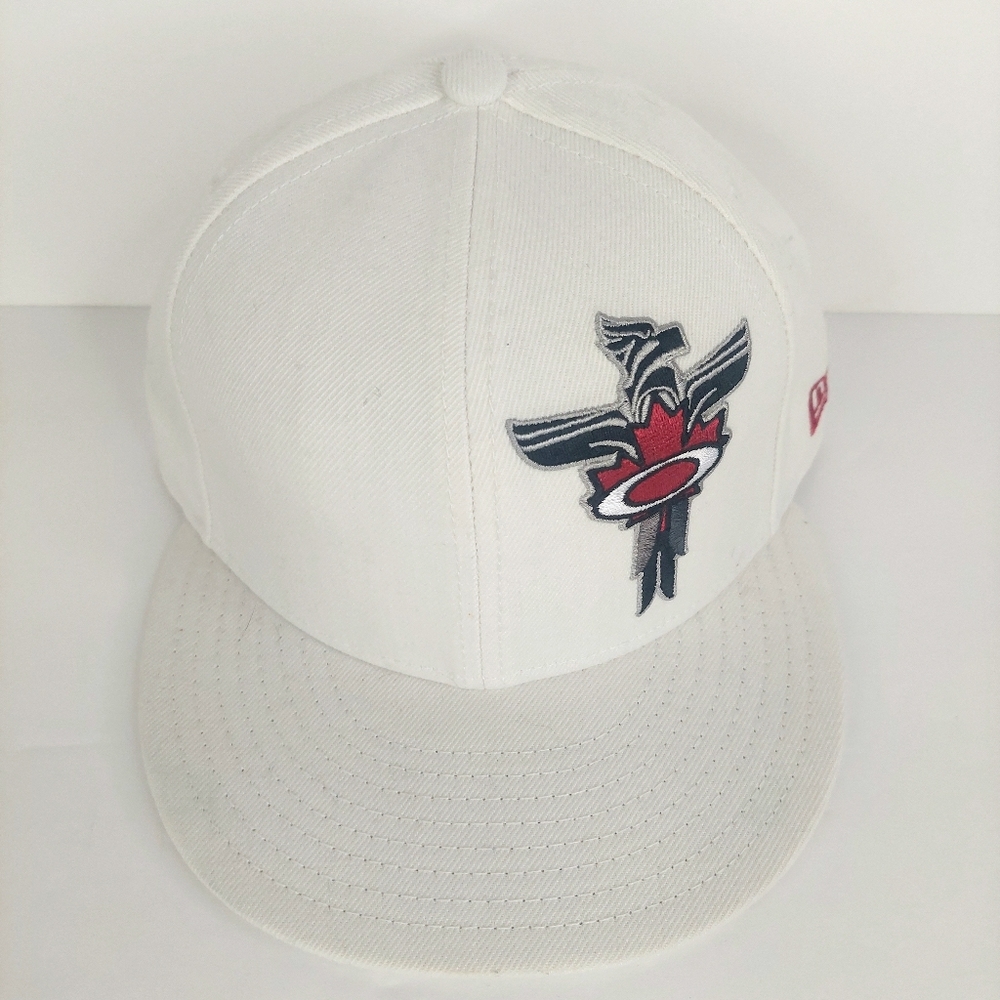 Stylish Oakley with Cool Logo gently used cap in crisp white.